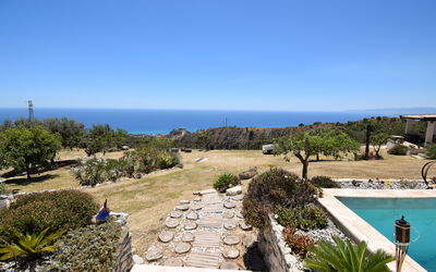 Villa Roccella Ionica, Sea View, a C: Autunno, Estate, Piscina, Primavera