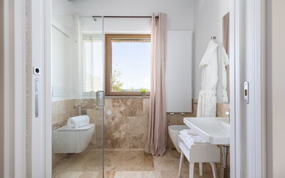 Villa Velari: Automne, Hiver, Printemps, Salle de bain