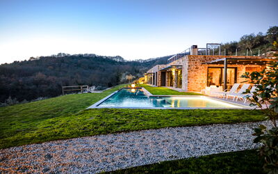 Villa Paradise: Outdoor view and swimming pool