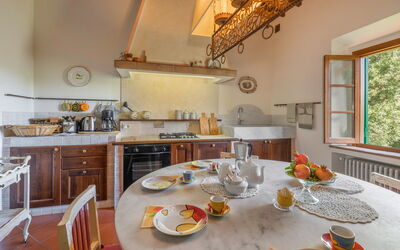 La Tesa Country House with Pool S. Gimignano: Autumn, Kitchen, Spring, Summer