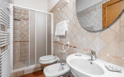 La Tesa Country House with Pool S. Gimignano: Autumn, Bathroom, Spring, Summer