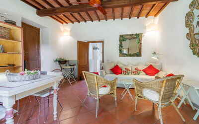 La Tesa Country House with Pool S. Gimignano: Autumn, Kitchen, Living Room, Spring, Summer