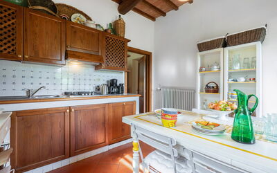 La Tesa Country House with Pool S. Gimignano: Autumn, Kitchen, Living Room, Spring, Summer