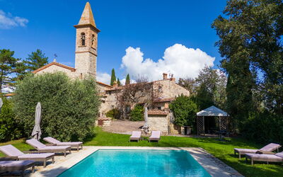 Villa Pietrafitta: Buitenshuis, Tuin, zwembad