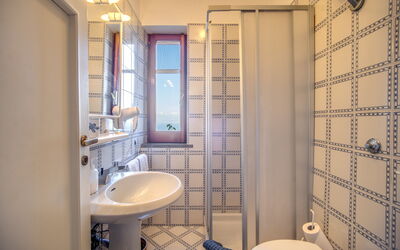 Villa Solaria: Autumn, Bathroom, Spring, Summer, Winter