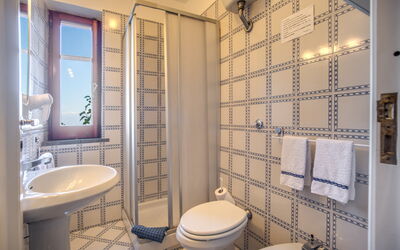 Villa Solaria: Autumn, Bathroom, Spring, Summer, Winter