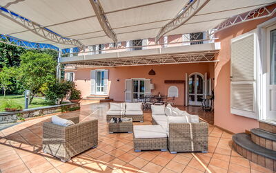 Villa Seaview with Private Garden and Pool: Automne, Entrée principale, Été, Hiver, Printemps