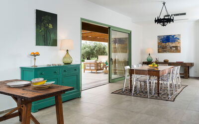 Cavial: Dining Room, Living Room