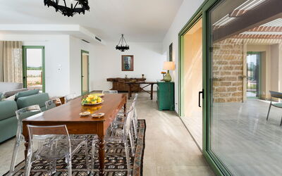 Cavial: Dining Room, Living Room