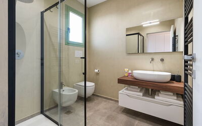Cavial: Bathroom