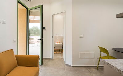 Cavial: Kitchen, Living Room