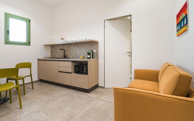 Cavial: Kitchen, Living Room