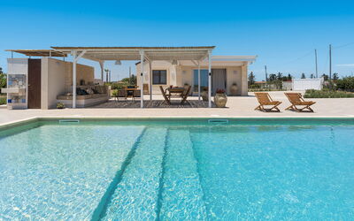 Villa Paolina: Buitenshuis, zwembad