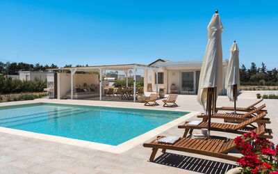 Villa Paolina: Buitenshuis, zwembad