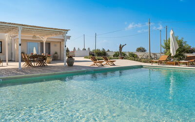 Villa Paolina: Buitenshuis, zwembad