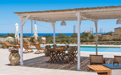 Villa Paolina: Buitenshuis, zwembad