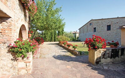 La Palazzina, Ville di Corsano, Home and Pool: Autunno, Entrata Principale, Estate, Primavera