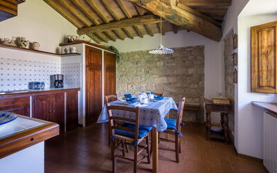 La Palazzina, Private Home and Pool, Siena: Autunno, Cucina, Estate, Primavera