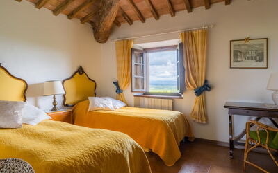 La Palazzina, Private Home and Pool, Siena: Autunno, Camera da letto, Estate, Primavera