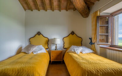 La Palazzina, Private Home and Pool, Siena: Autunno, Camera da letto, Estate, Primavera