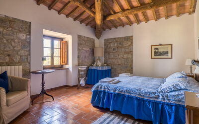 La Palazzina, Private Home and Pool, Siena: Autunno, Camera da letto, Estate, Primavera