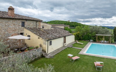 La Palazzina, Private Home and Pool, Siena: Autunno, Estate, Giardino, Piscina, Primavera