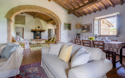 La Palazzina, Private Home and Pool, Siena: Autunno, Estate, Primavera, Soggiorno