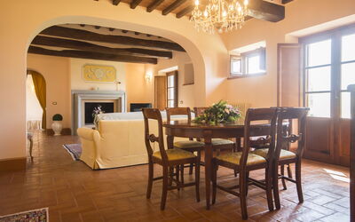 Villa Il Sasso: Living room and dining room