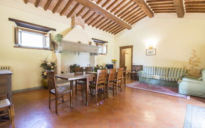 Villa Il Sasso: Dining room and living room