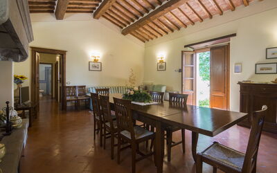 Villa Il Sasso: Dining room and living room