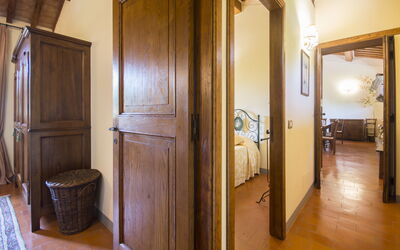 Villa Il Sasso: Double bedroom and bathroom