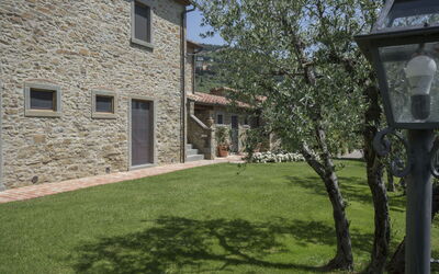 Villa Il Sasso: Garden and outdoor view
