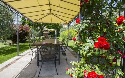 Villa Il Sasso: Garden and outdoor view