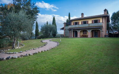 Villa Valledoro with Private Pool, Terricciola, Wi: Herfst, Hoofdingang, Lente, Tuin, Zomer
