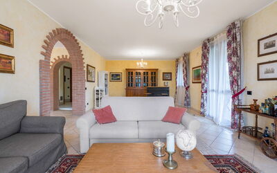 Villa Valledoro with Private Pool, Terricciola, Wi: Herfst, Lente, Woonkamer, Zomer