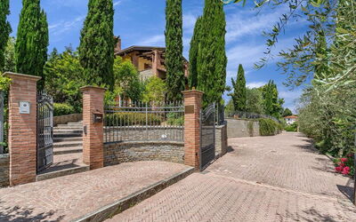 Villa Valledoro with Private Pool, Terricciola, Wi: Herfst, Hoofdingang, Lente, Zomer