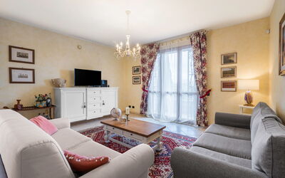 Villa Valledoro with Private Pool, Terricciola, Wi: Herfst, Lente, Woonkamer, Zomer