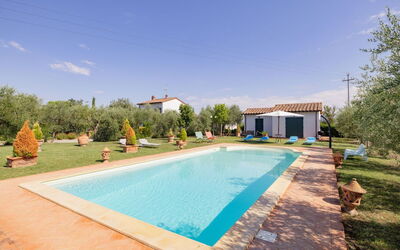 Villa Merida: Buitenkanten, Buitenshuis, Tuin, zwembad