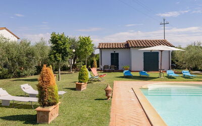 Villa Merida: Buitenkanten, zwembad