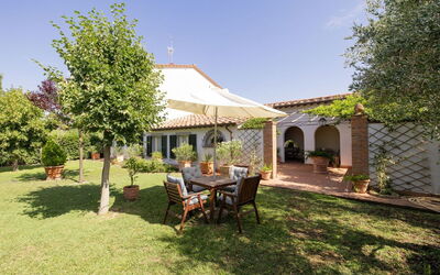 Villa Merida: Balkon / terras / patio, Buitenkanten