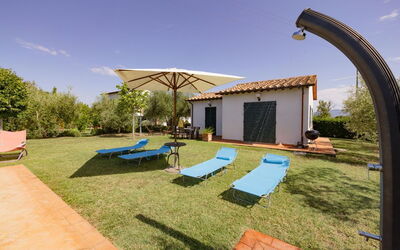 Villa Merida: Buitenkanten, zwembad