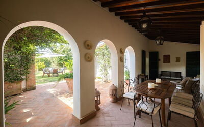 Villa Merida: Balkon / terras / patio, Buitenkanten