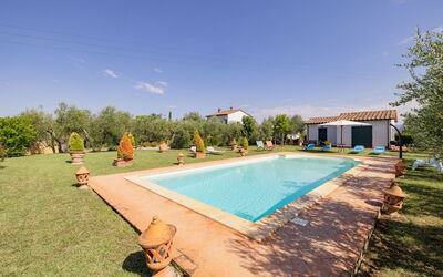 Villa Merida: Buitenkanten, zwembad