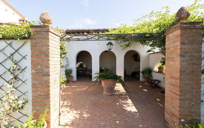 Villa Merida: Balkon / terras / patio