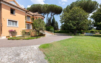 Villa la Gallese: Building Exterior, Outdoor