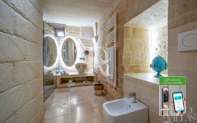 Maiorca Deluxe Room with Bath Tub - Borgo Bianco