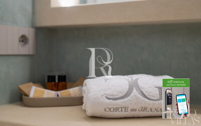 Russarda - Deluxe Room with Bath Tub - Borgo Bianco