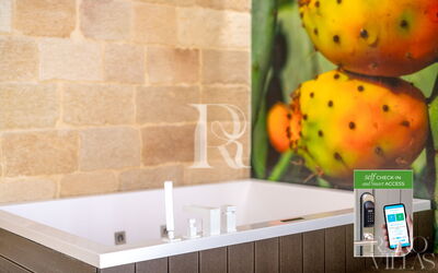 Drusilla - Deluxe Room with Bath Tub - Borgo Bianco