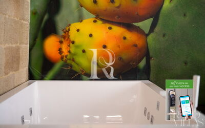 Drusilla - Deluxe Room with Bath Tub - Borgo Bianco