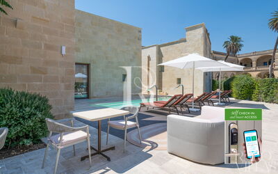 Maiorca Deluxe Room with Bath Tub - Borgo Bianco